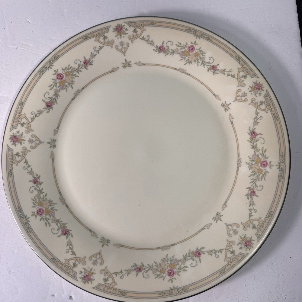 Royal Doulton TAMARA The Romance Collection 10 5/8" Bone China Dinner Plate 1982